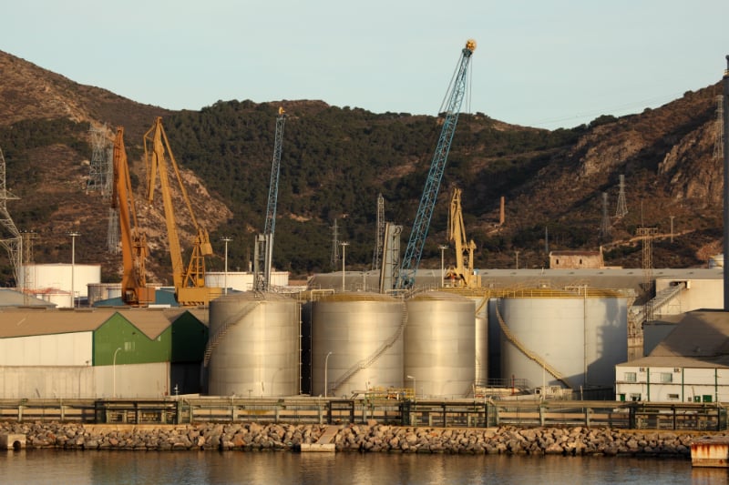 port-fuel-tanks-cropped